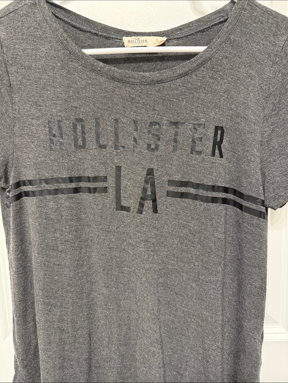 Hollister Gray Short-Sleeve 'HOLLISTER LA' Logo Tee